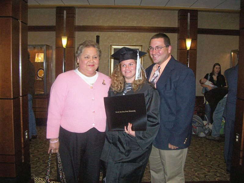 2006-12-20-wendys-graduation-from-nc-state-17